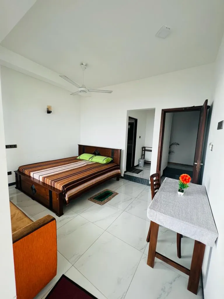 Double room with a private dining table and ceiling fan